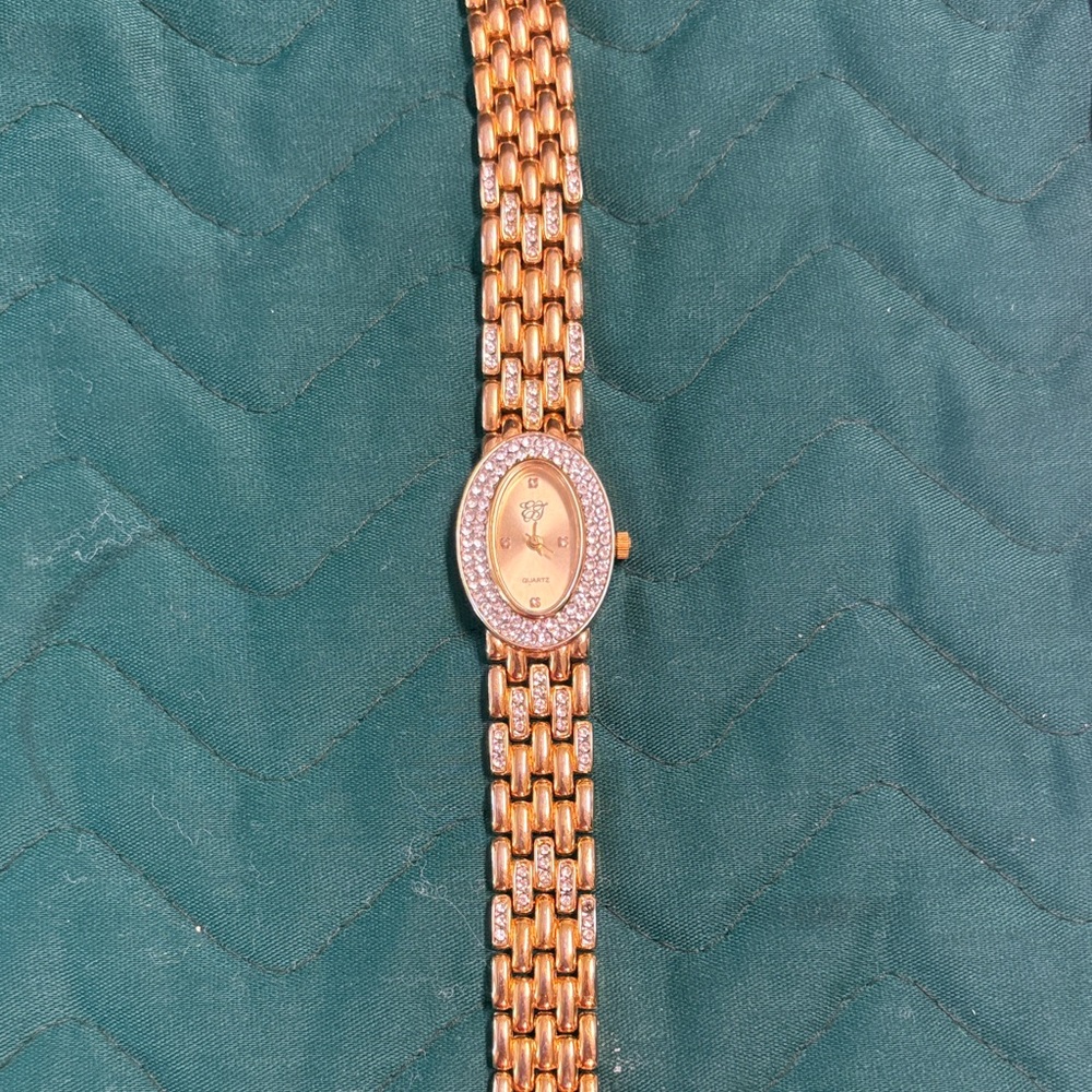 Elizabeth Taylor white diamonds Gold-Tone Crystal Accent Women's Bracelet Watch